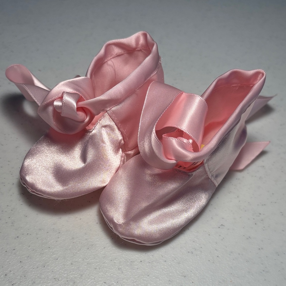 Source Unknown Pink Satin Kids Shoes